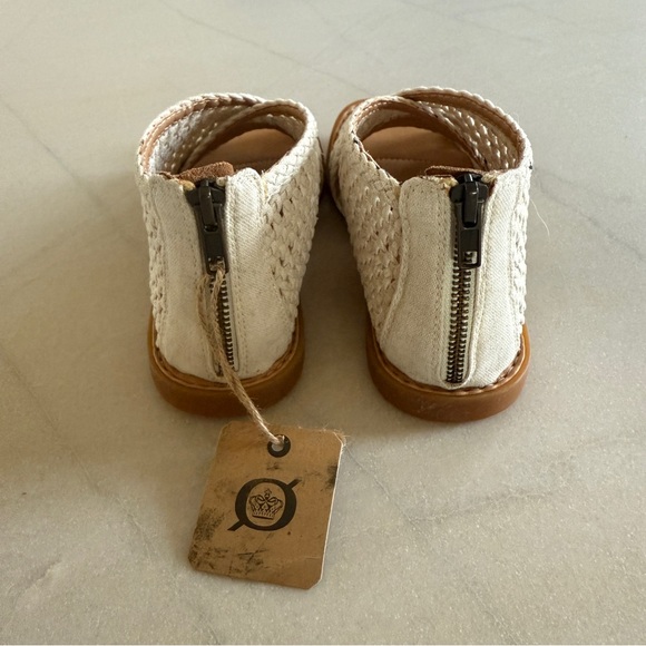 NWT Born Iwa Mac Woven Ankle Zip Sandals Cream Women’s Size 6 - Picture 9 of 14